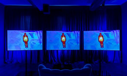 Alice & Alice: in free fall